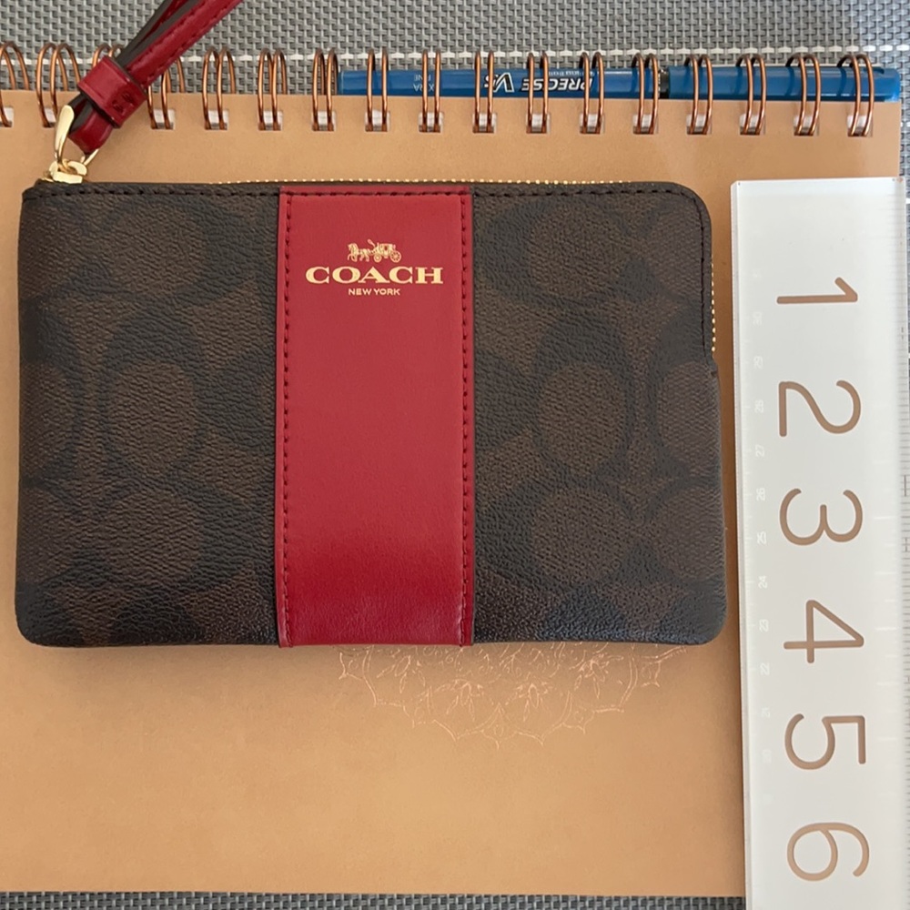 NWT Coach Wristlet - Picture 15 of 16